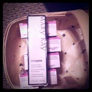 Mary Kay Timewise Luminous & Matte Foundation